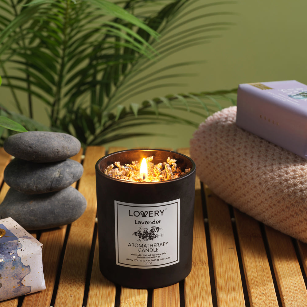 Lovery Lavender Scented Candle with Dried Flowers, 9oz Soy Wax Home Scented Candles, 55h Long Lasting Burn, Aromatherapy Gifts for Women, Self Care