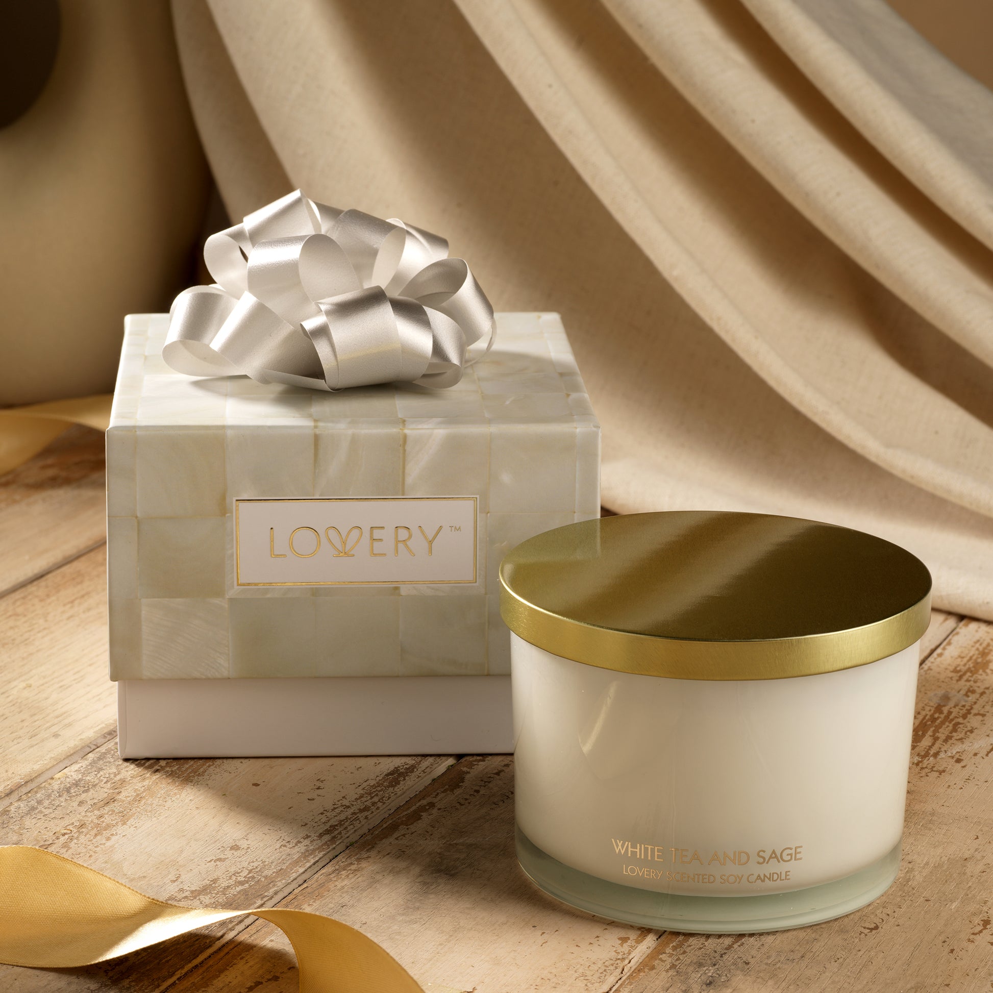 White Tea and Sage Aromatherapy 3-Wick Soy Wax Valentine's Day Candle | Lovery White Tea and Sage Aromatherapy 3-Wick Soy Wax Valentine's Day Candle | Lovery