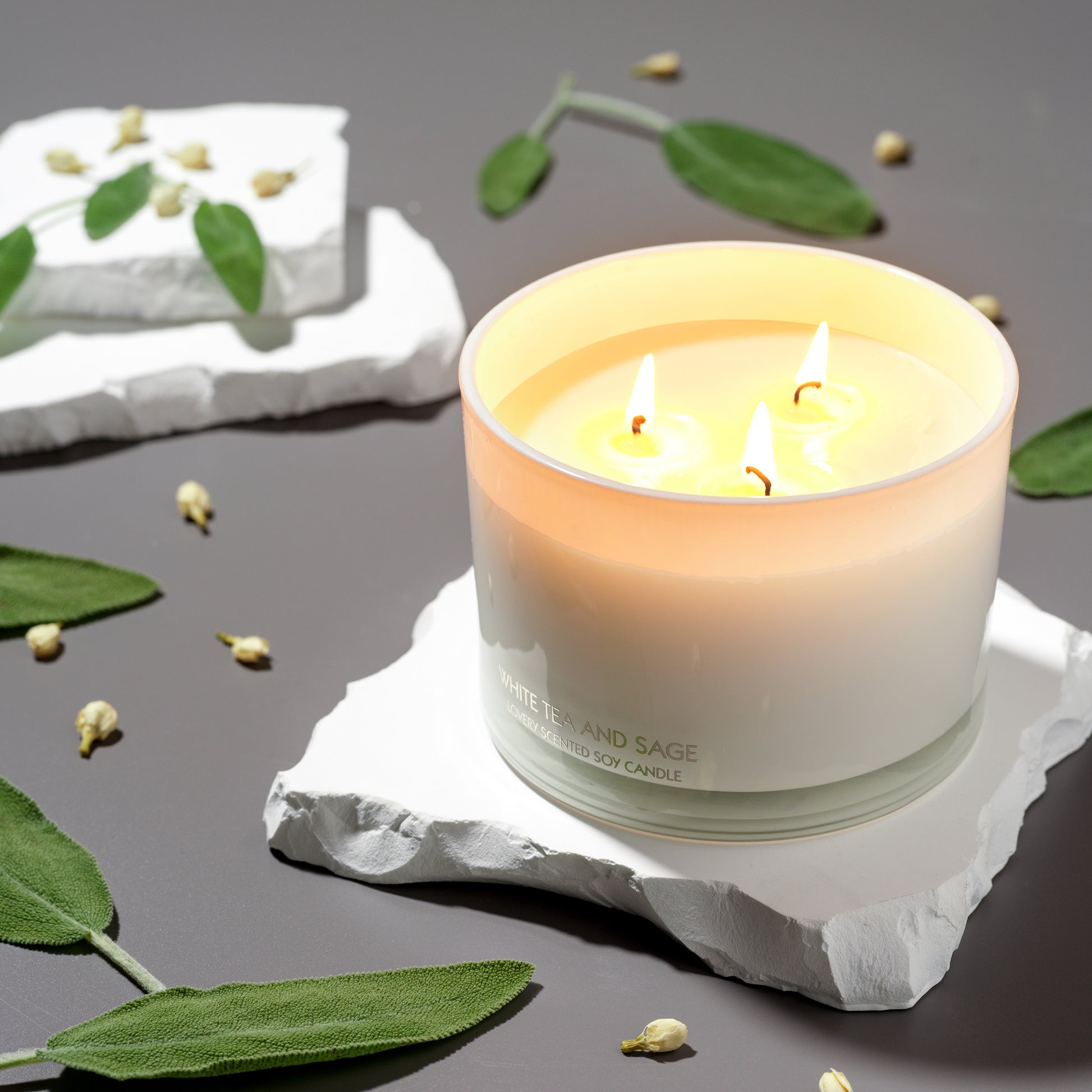White Tea and Sage Aromatherapy 3-Wick Soy Wax Valentine's Day Candle | Lovery White Tea and Sage Aromatherapy 3-Wick Soy Wax Valentine's Day Candle | Lovery